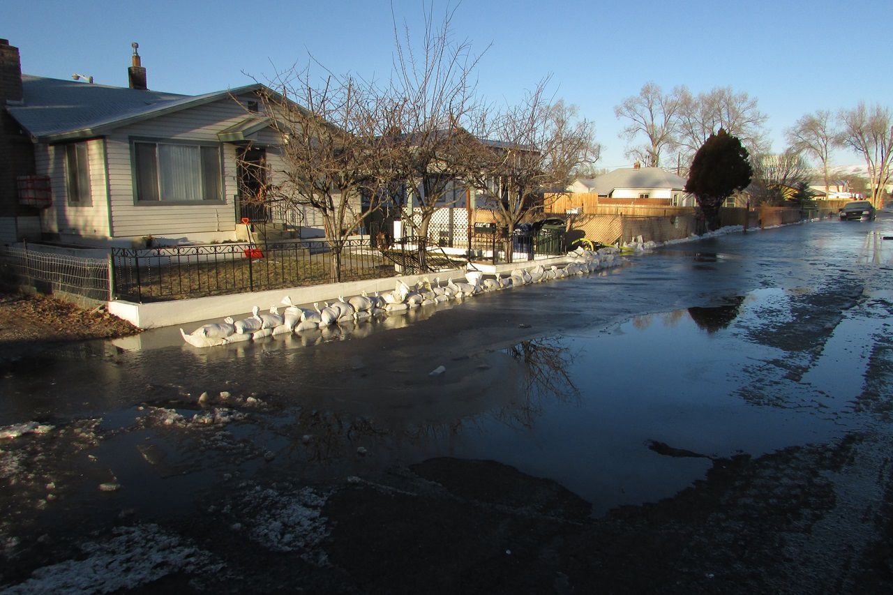 021217-elk-humboldt-flood-ice-04.JPG